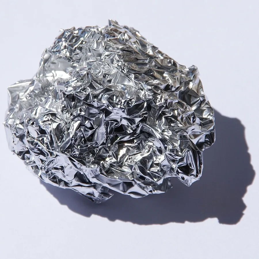 Aluminium sample. Appearance can vary with surface and storage conditions.