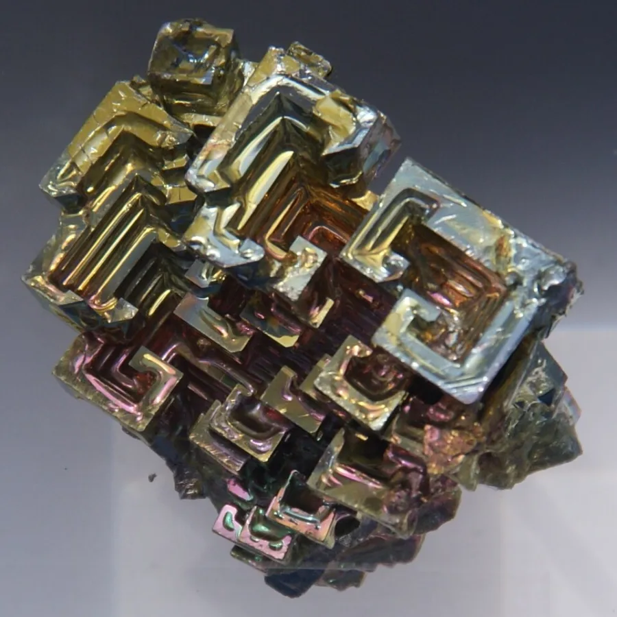 Bismuth sample. Appearance can vary with surface and storage conditions.
