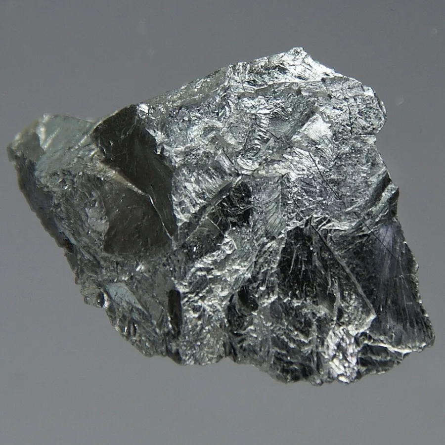 Chromium sample. Appearance can vary with surface and storage conditions.