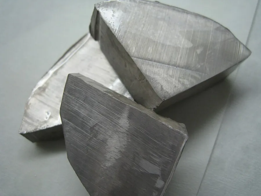 Sodium sample. Appearance can vary with surface and storage conditions.