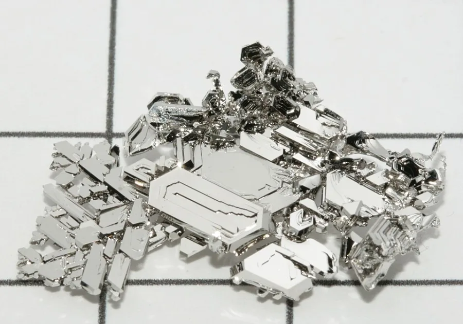 Platinum sample. Appearance can vary with surface and storage conditions.