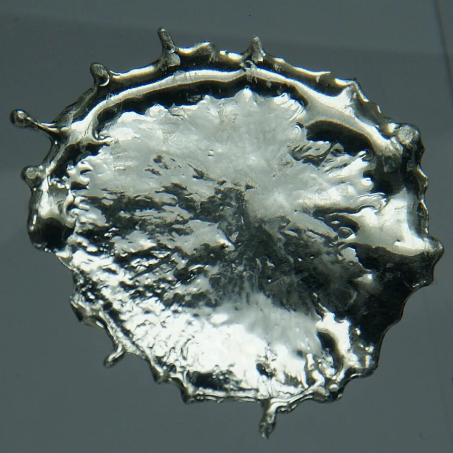 Tin sample. Appearance can vary with surface and storage conditions.